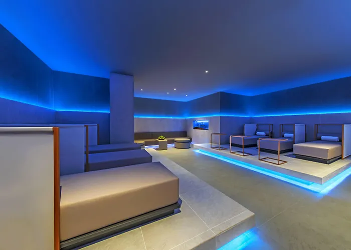 W Hotel 5*