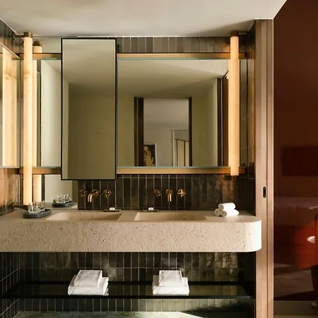 Hotel W
