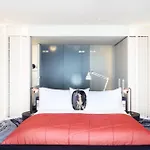 W Hotell 5*